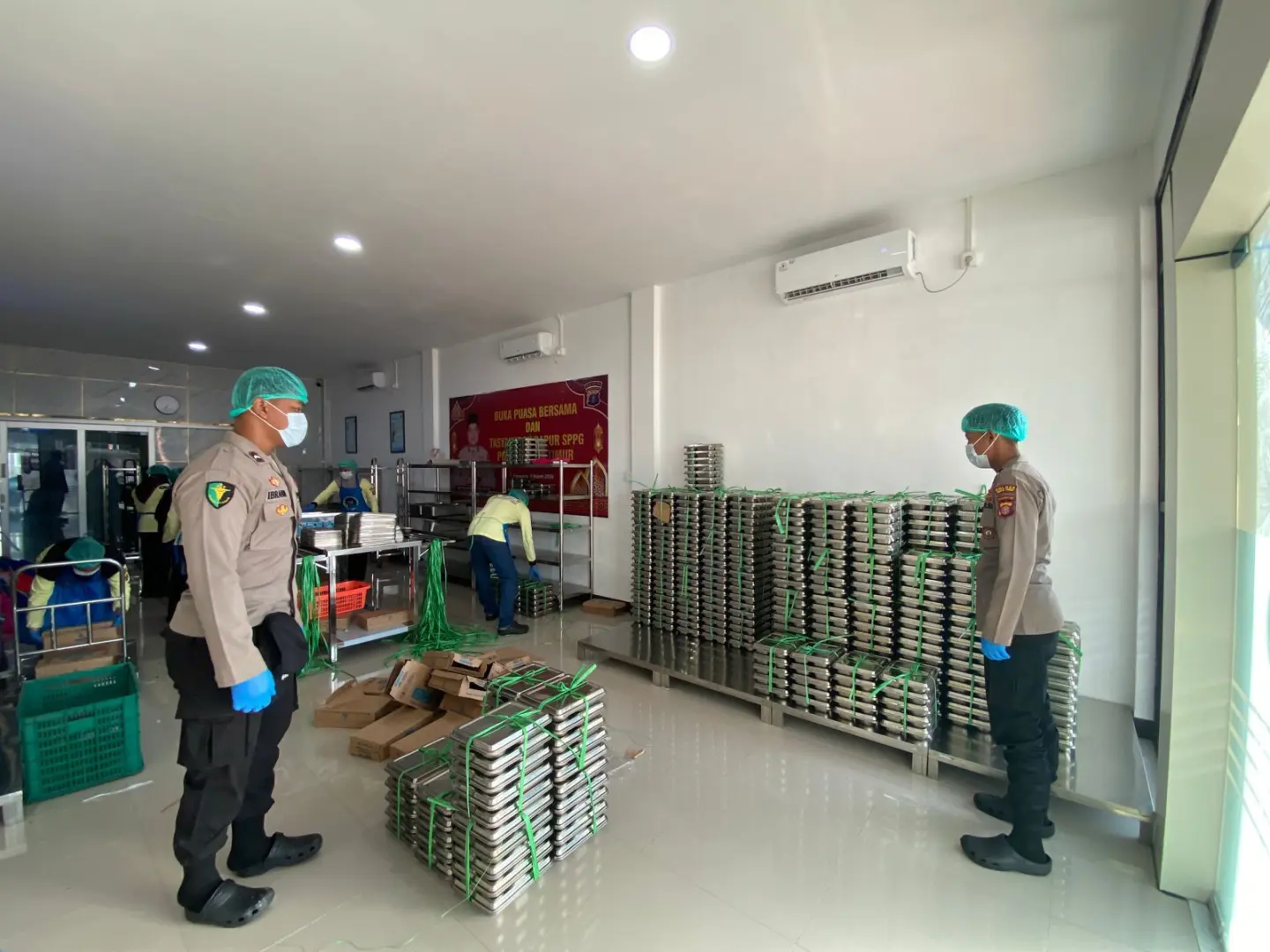 east-kutai-police-ensure-free-meal-program-safe-for-1335-beneficiaries