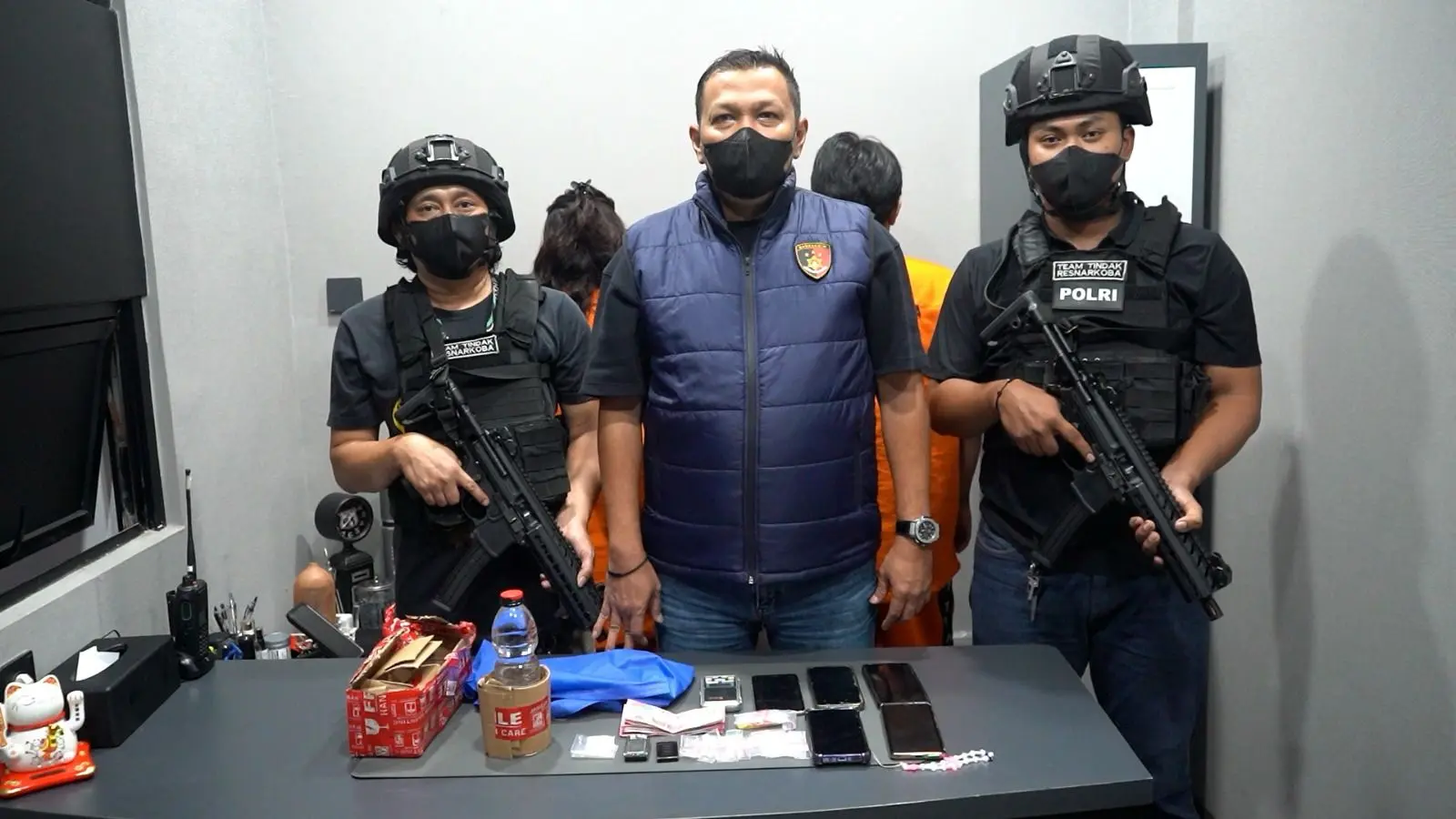 a-couple-arrested-by-police-for-trafficking-meth-in-west-jakarta