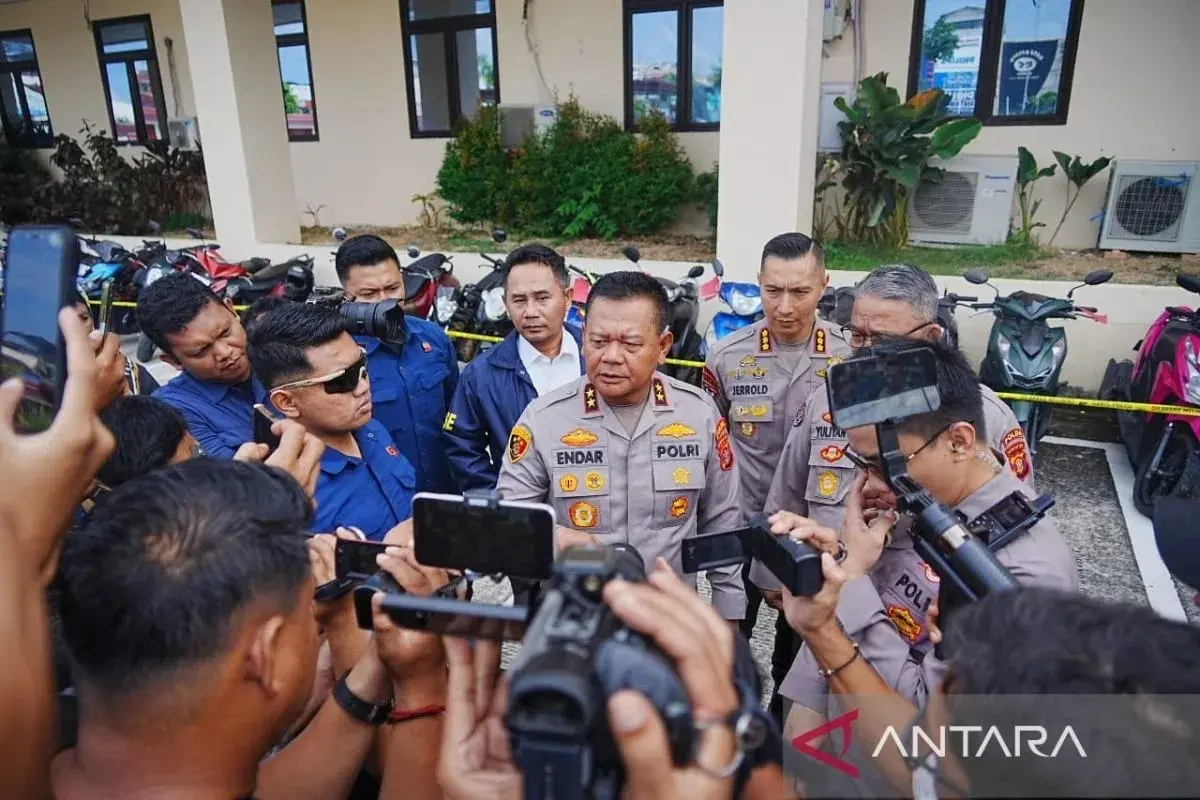 no-room-for-street-crimes-police