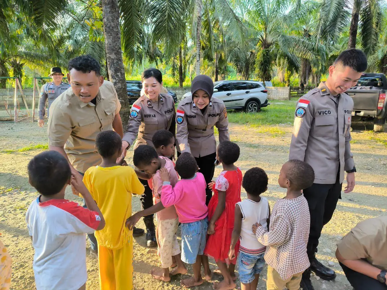 papuan-orphans-joy-welcomes-damai-cartenz-task-force