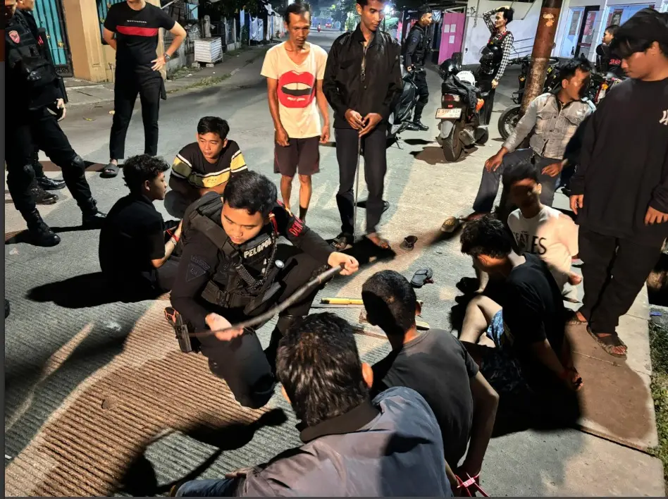 metro-jaya-police-brimob-unit-foils-youth-brawl-in-bekasi
