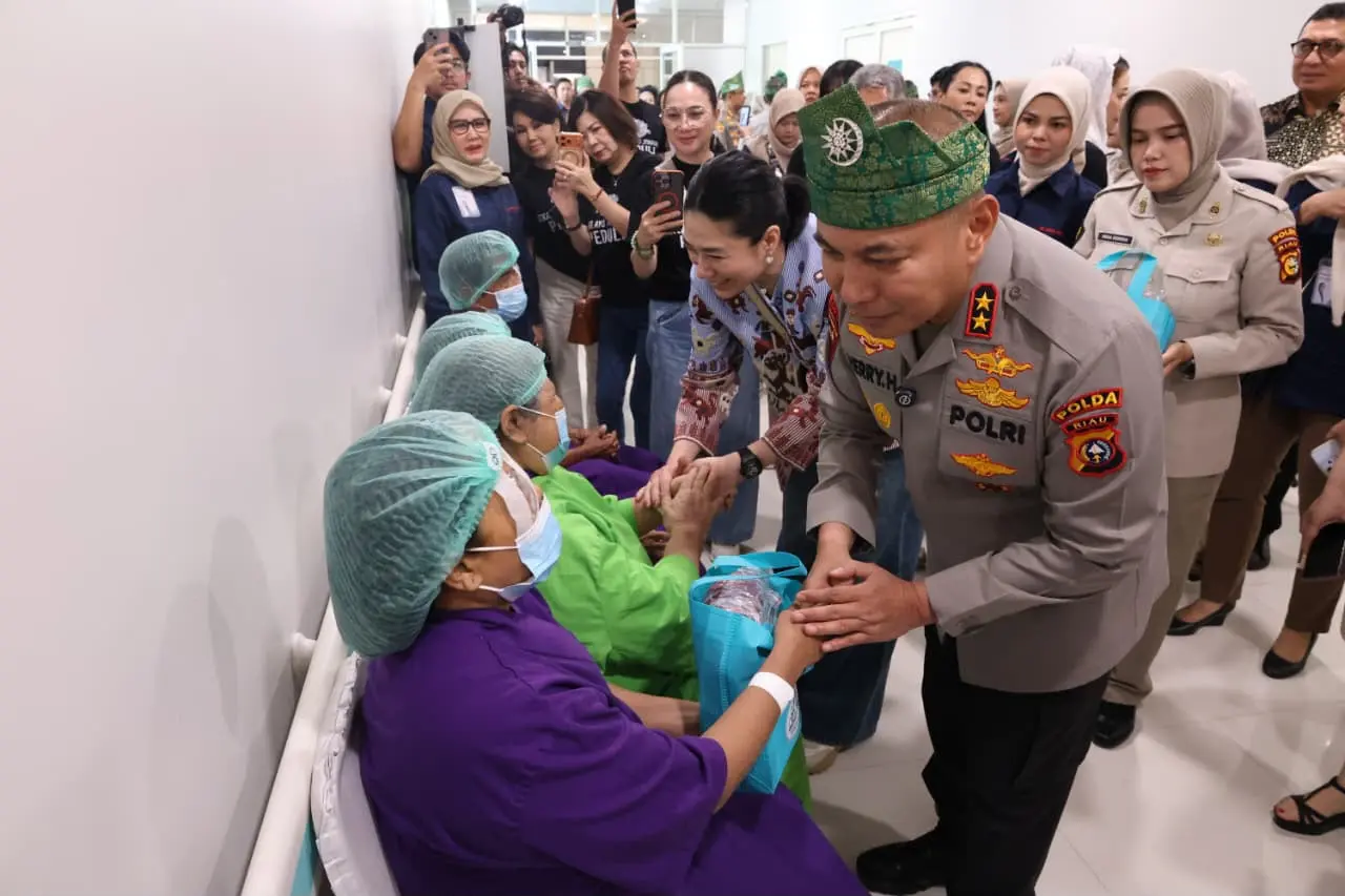 riau-police-help-310-residents-access-free-cataract-surgery