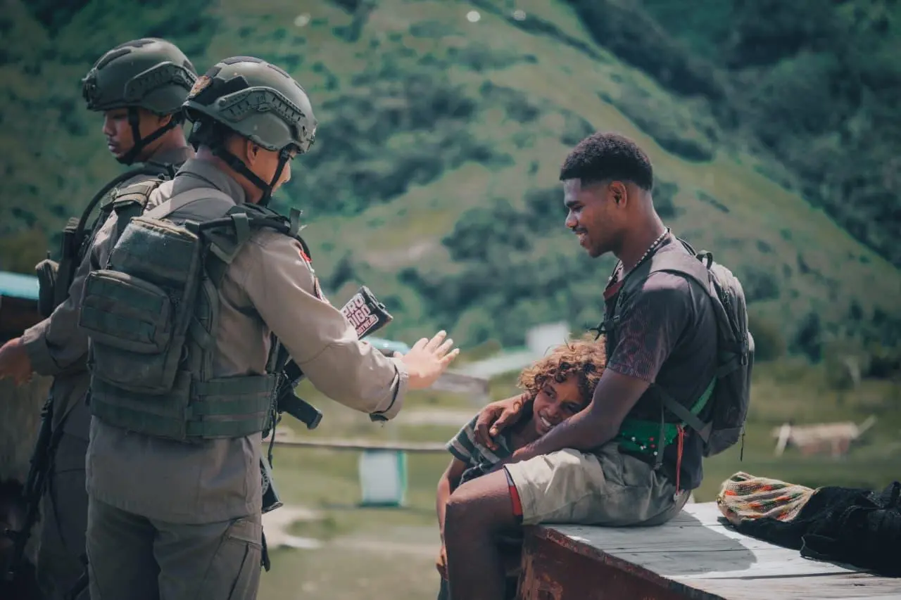 damai-cartenz-task-force-humanitarian-patrol-strengthens-security-in-kiwirok