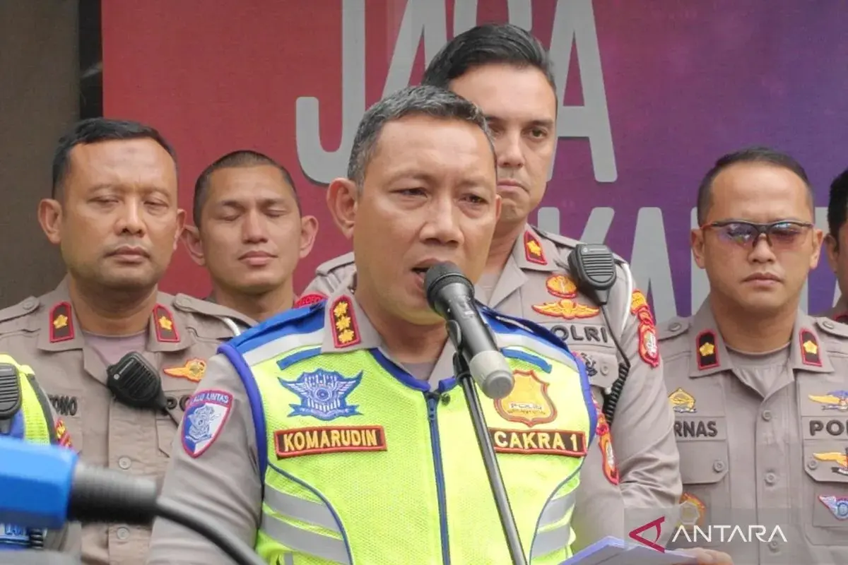 jakarta-regional-metro-police-continue-to-deploy-traffic-personnel-despite-the-postponement-of-operation-patuh-jaya