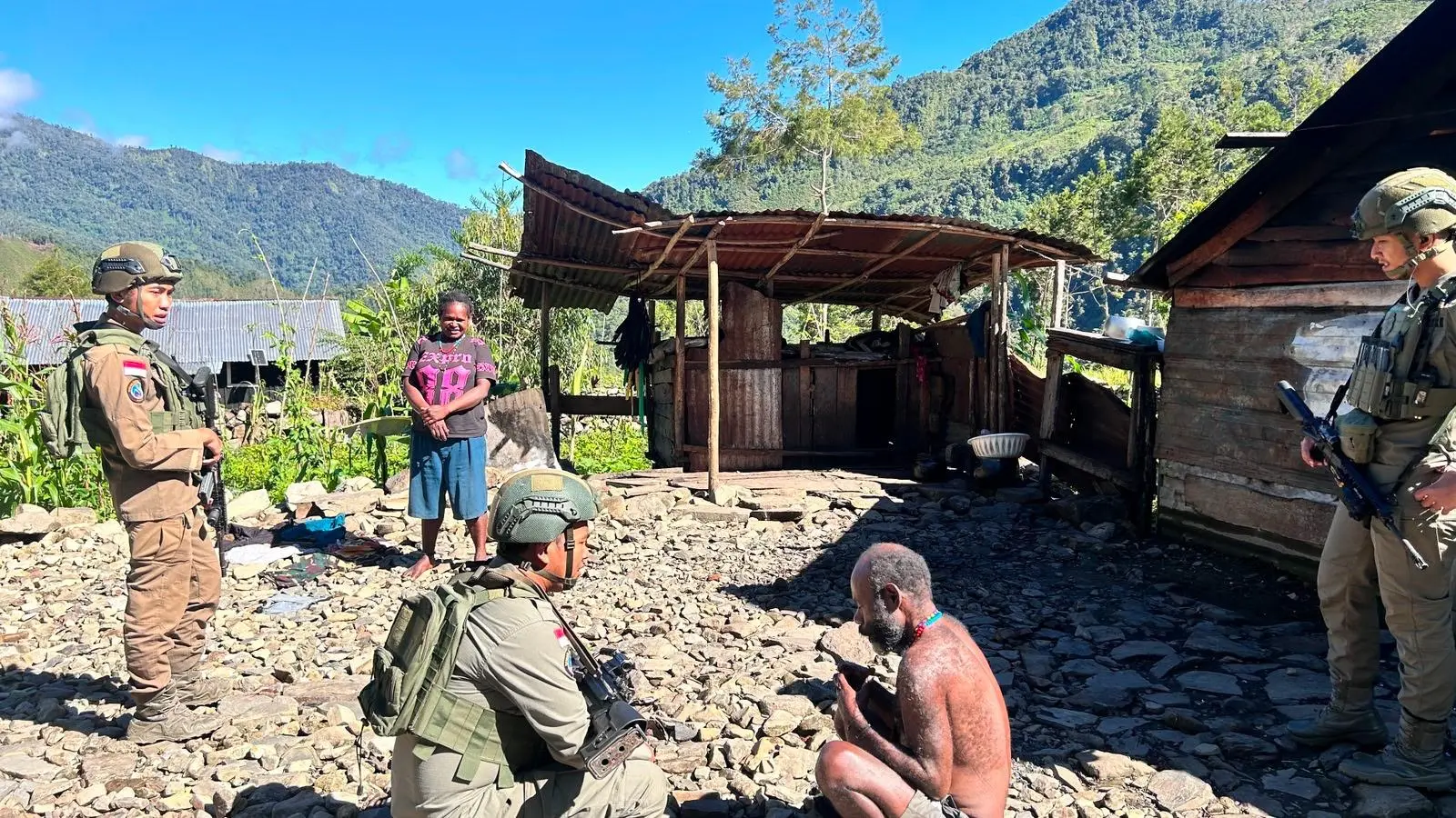 damai-cartenz-task-force-strengthens-ties-with-central-papuas-talilime-residents