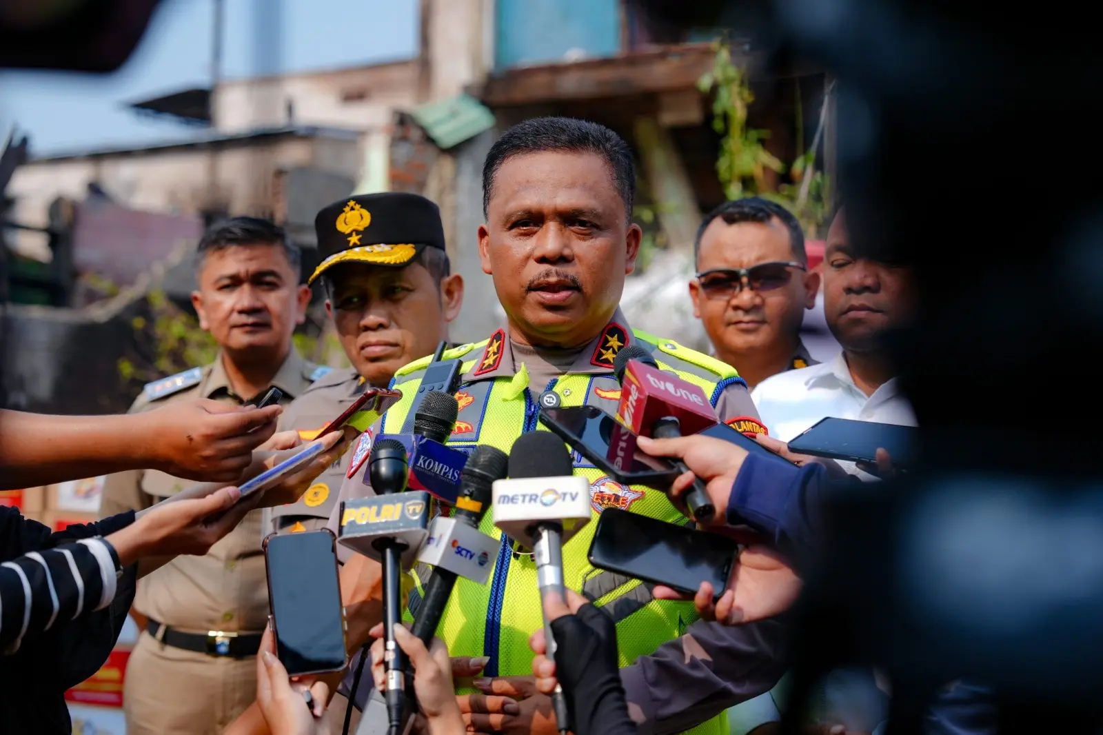inp-traffic-corps-guarantees-easy-document-processing-for-kemayoran-fire-victims