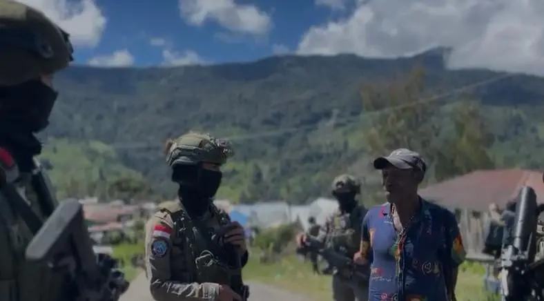 damai-cartenz-task-force-patrol-secures-sinak-district-in-papua