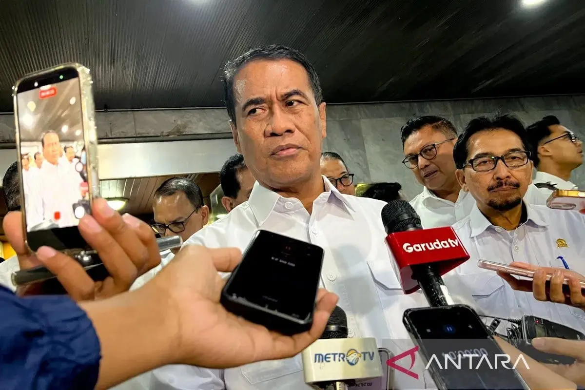 agriculture-minister-pushed-mbg-to-serve-chicken-eggs-and-meat-three-times-a-week