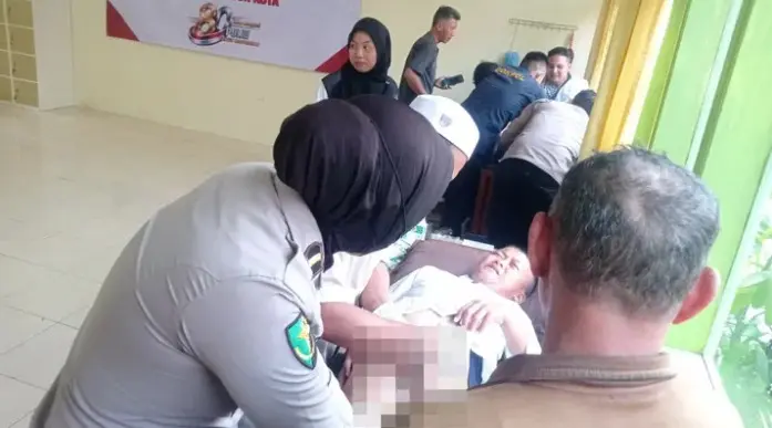 cirebon-police-provide-free-health-and-mass-circumcision