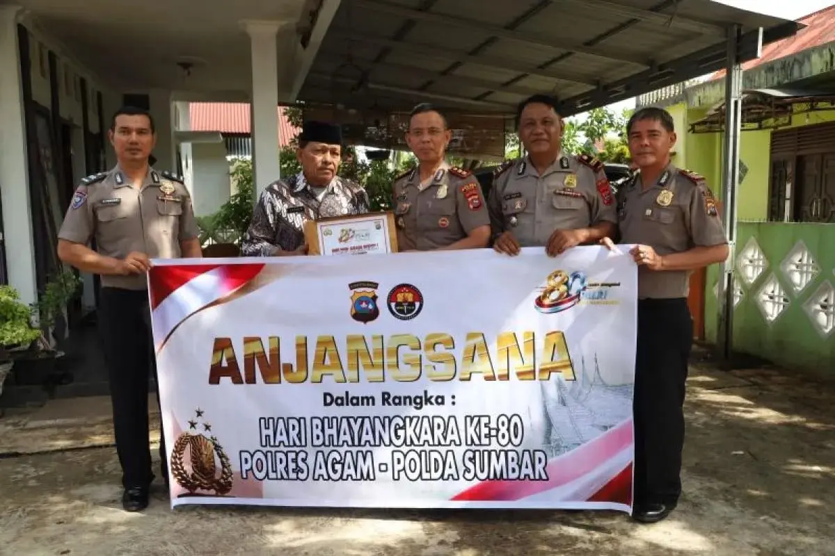 agam-police-visit-retired-officers-for-bhayangkara-day