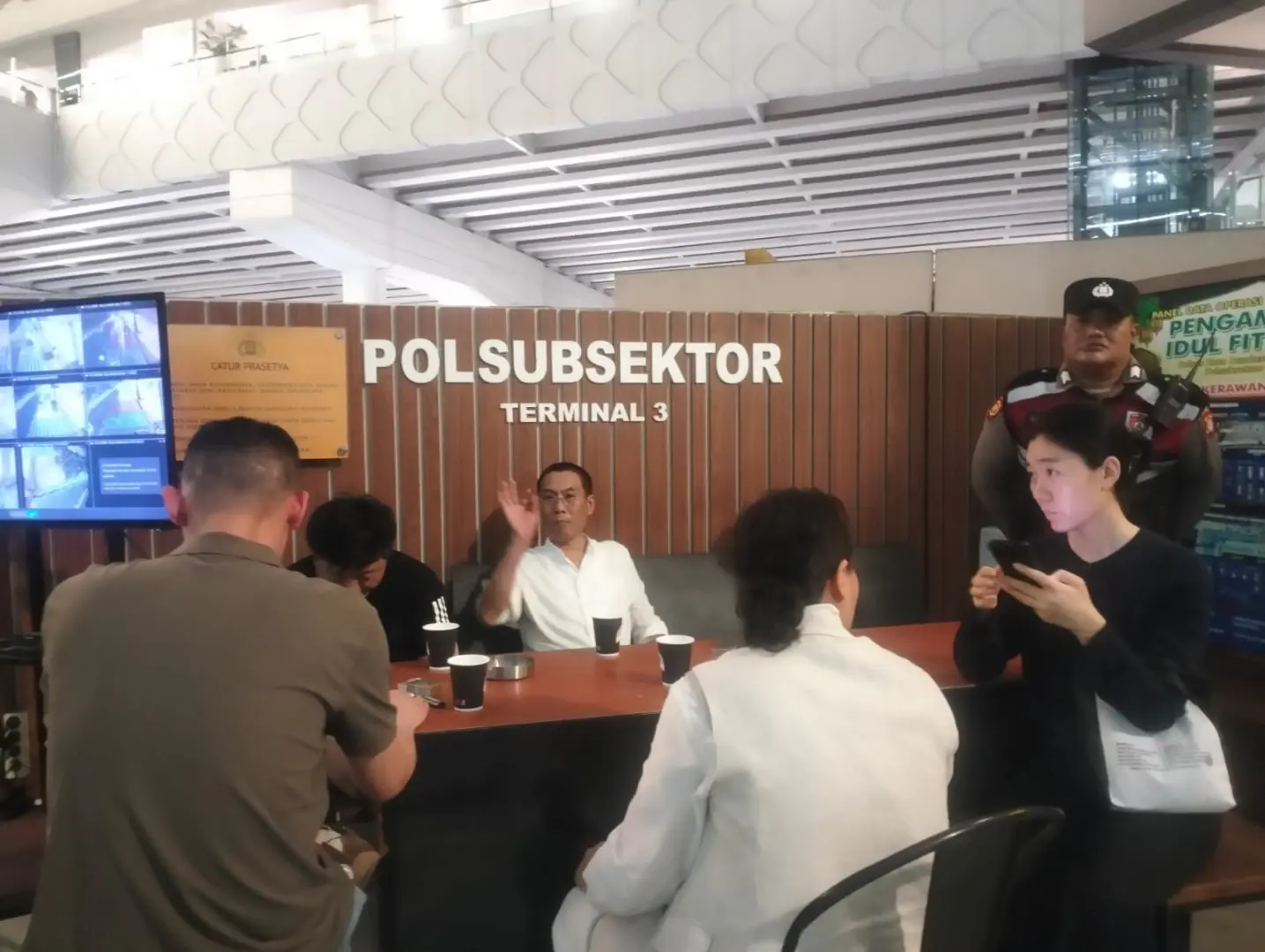 police-mediate-conflict-between-foreign-nationals-at-soekarno-hatta-airport