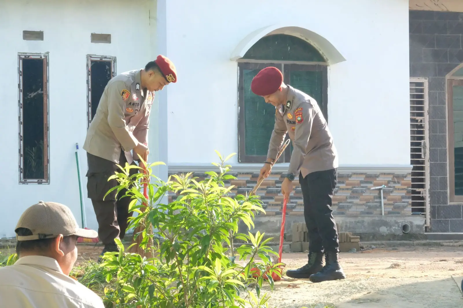 riau-islands-police-hold-religious-social-work-to-mark-80th-bhayangkara-day