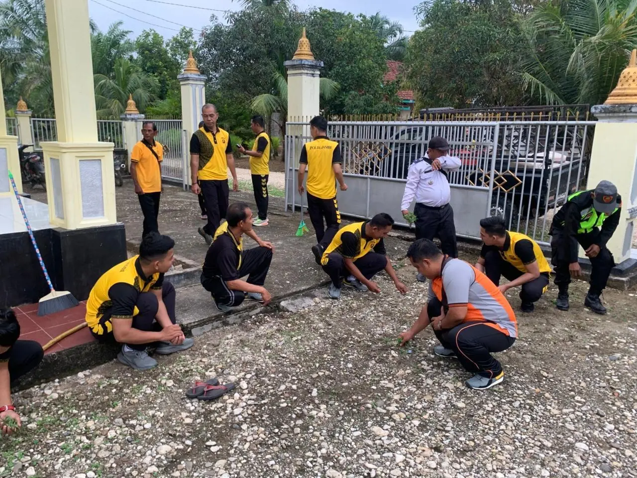 sarolangun-police-hold-religious-social-work-ahead-of-80th-bhayangkara-day