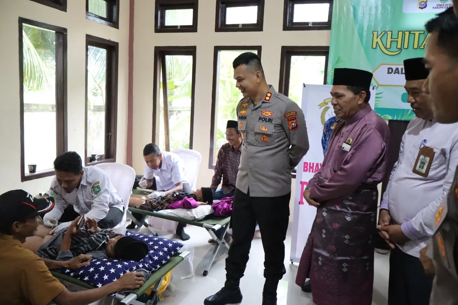 bengkalis-police-hold-free-mass-circumcision