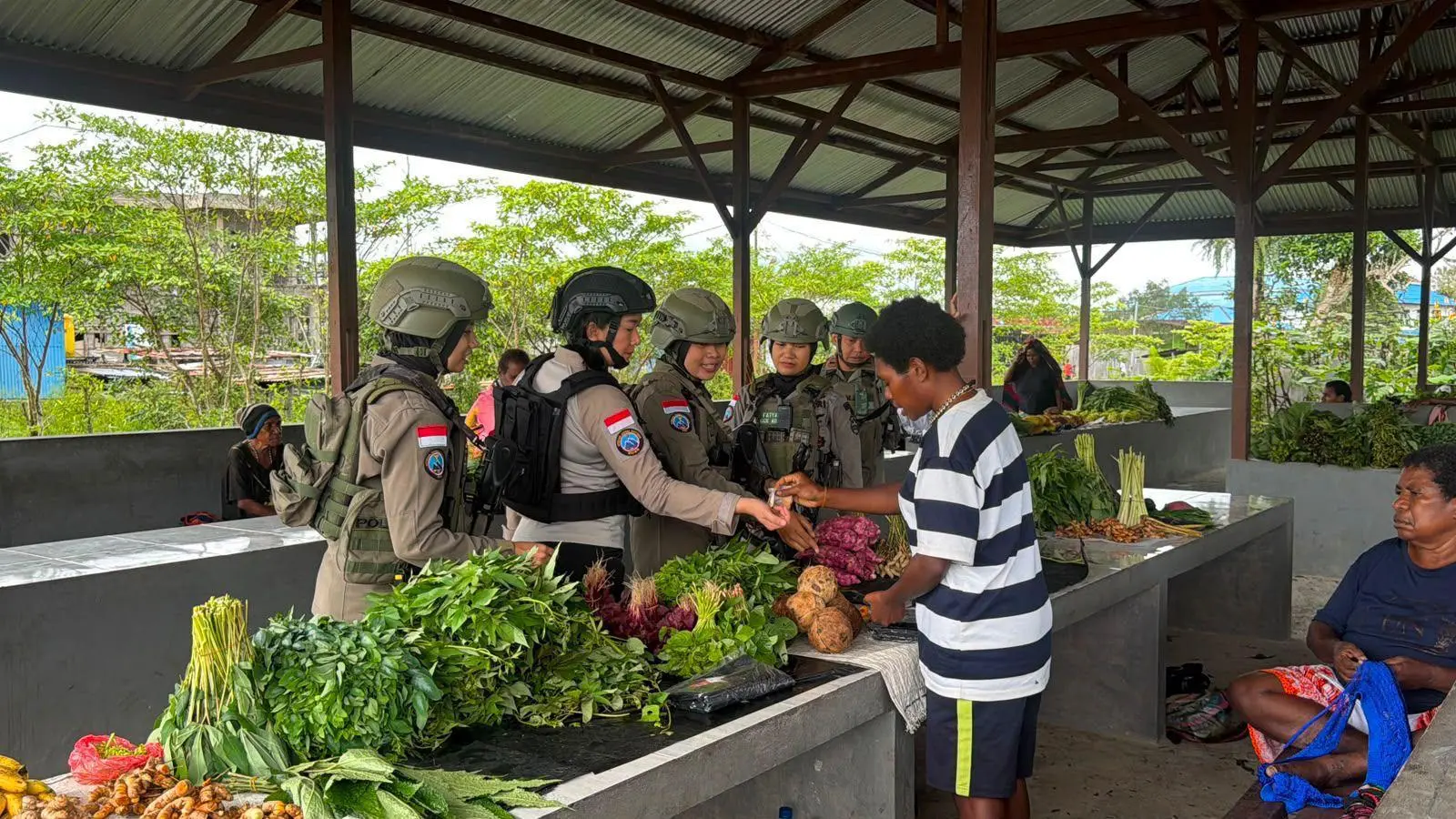 keyabi-market-bustling-with-people-economy-in-papua-highlands-assured-to-run-safely