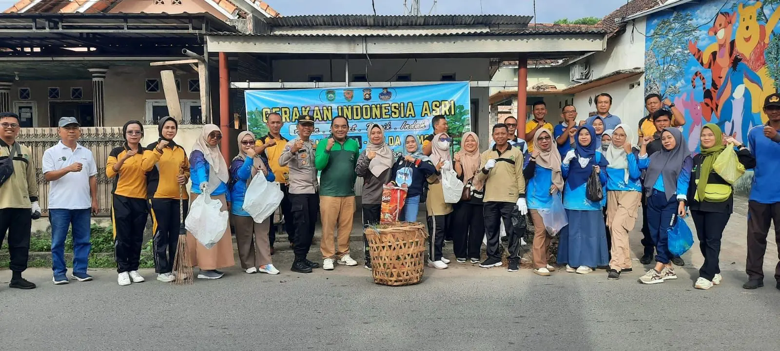 police-and-local-administration-launch-belida-clean-up-program-in-prabumulih