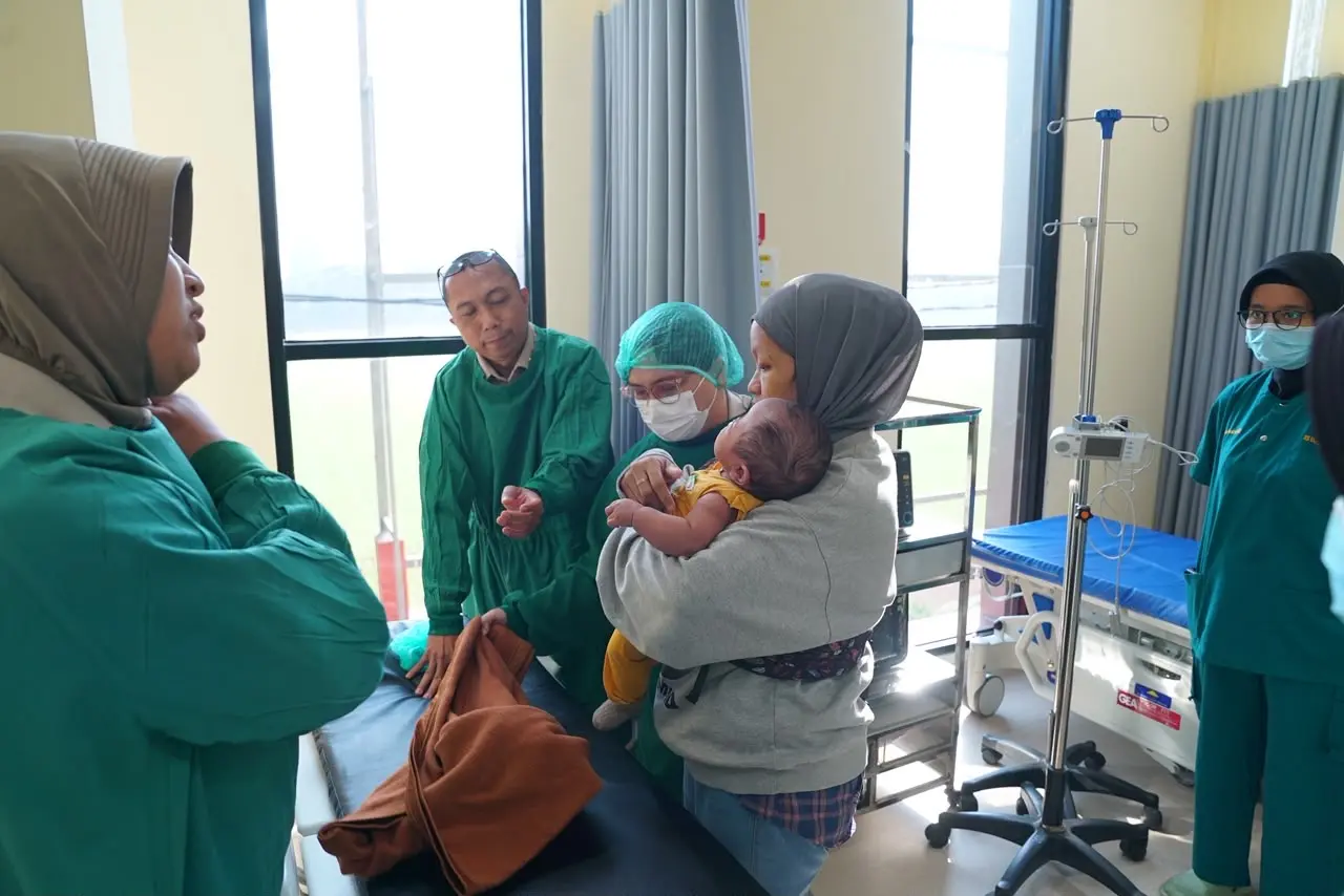 bhayangkara-bhimob-hospital-provides-free-cleft-lip-surgeries-for-bhayangkara-day