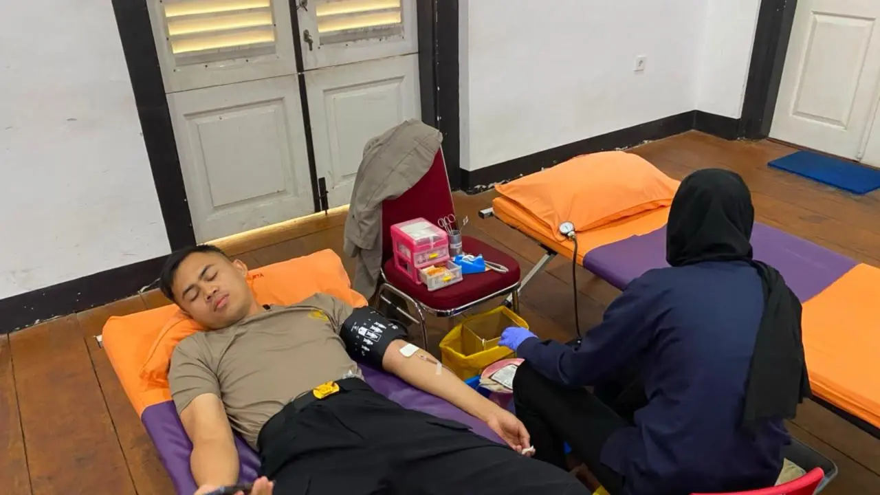 metro-jaya-brimob-deploys-100-officers-for-bhayangkara-day-blood-donation-drive
