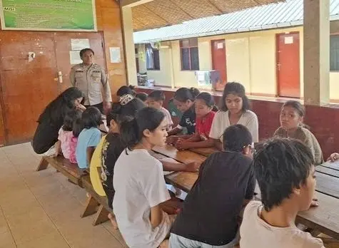 the-keepers-of-dreams-how-an-officer-and-a-volunteer-brought-light-to-a-remote-sumba-village