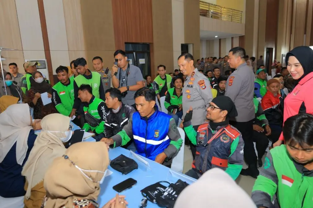 thousands-of-people-in-lampung-enjoy-the-free-health-service-from-the-police