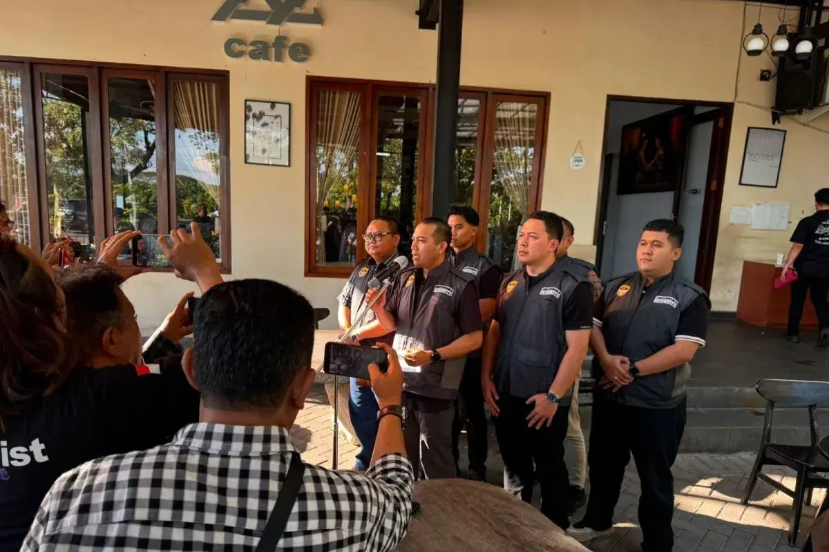two-cafes-searched-in-the-investigation-of-illegal-cellphones-import-corruption