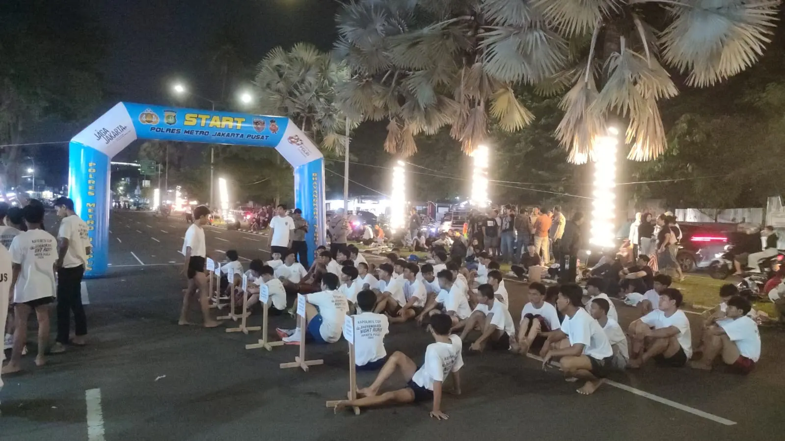 central-jakarta-police-hold-night-run-for-bhayangkara-day