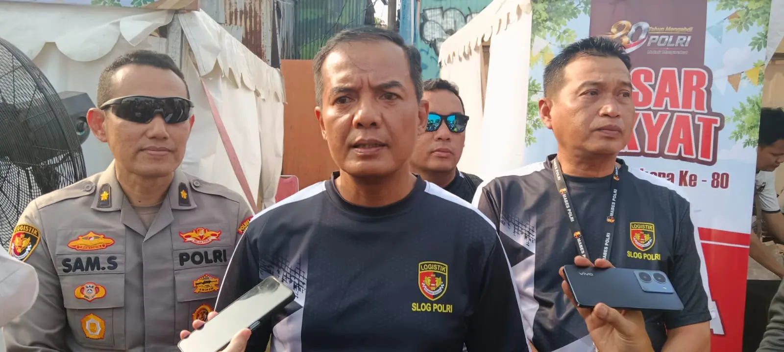 celebrating-80th-bhayangkara-day-police-established-cheap-market-in-jiung-kemayoran