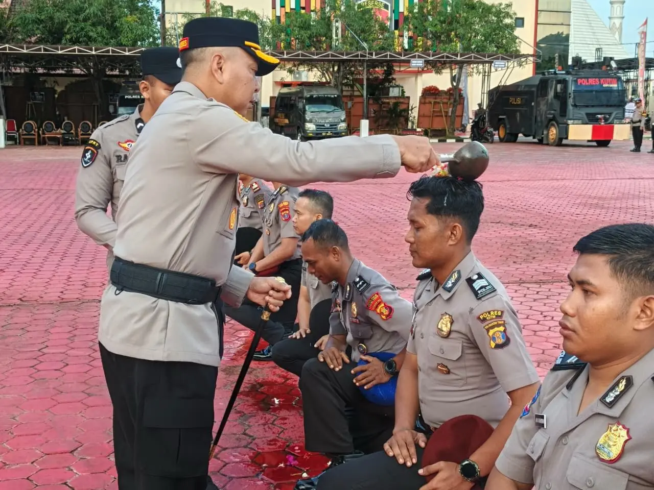 east-kutai-police-promotes-40-officers