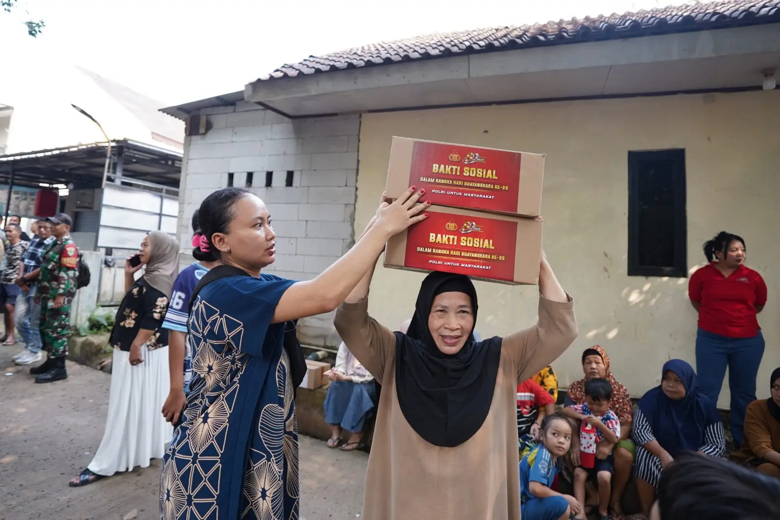 inp-social-aid-helps-residents-in-bogor