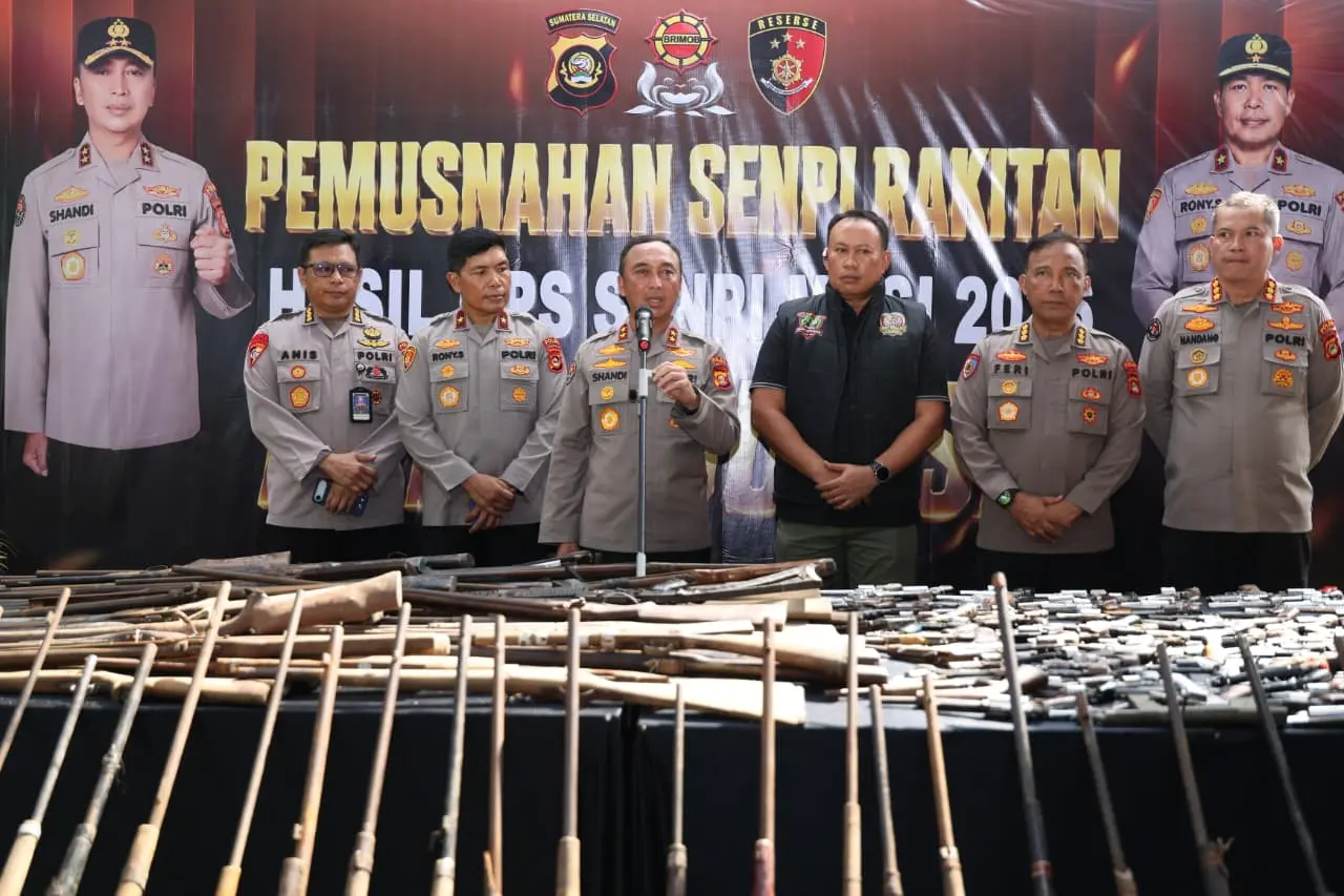 south-sumatra-police-destroy-397-illegal-firearms-from-musi-operation