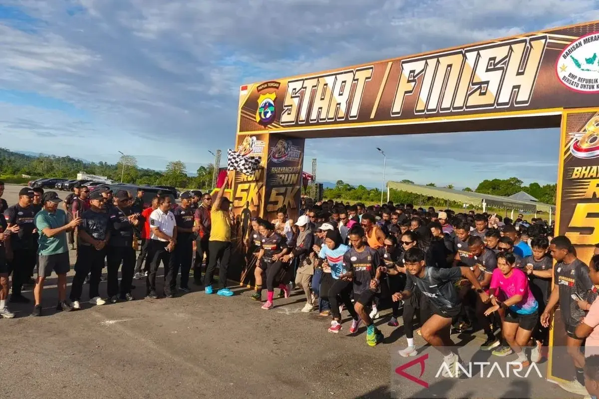 central-papua-police-and-bmp-ri-host-bhayangkara-fun-run-to-promote-healthy-living