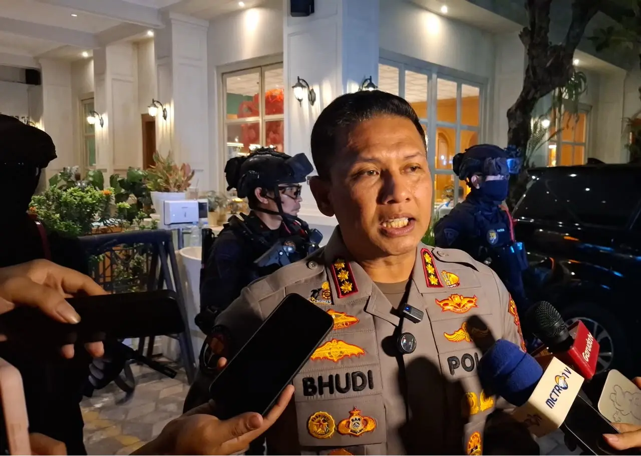 metro-jaya-police-uncover-stash-of-foreign-currency-and-hidden-safe-in-declan-cafe-raid