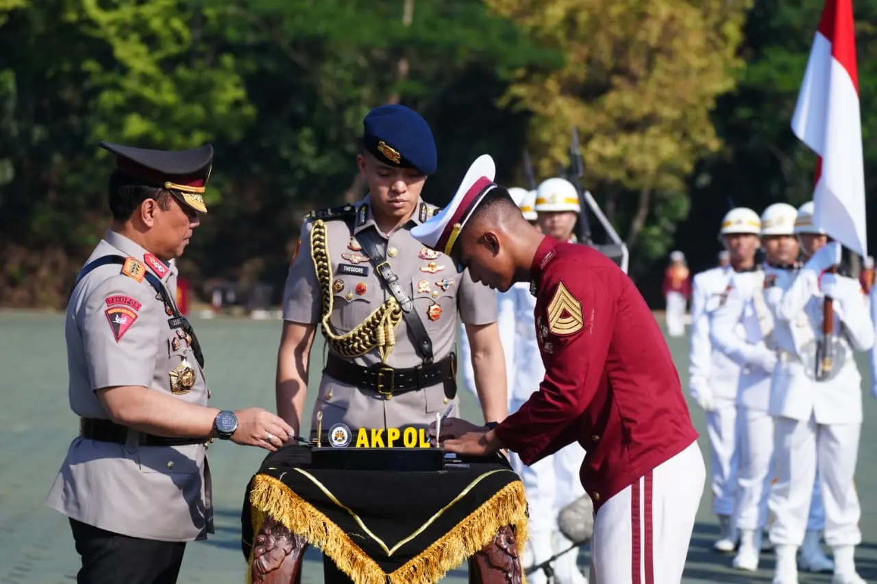 inp-deputy-chief-closes-education-for-282-police-academy-cadets-in-semarang