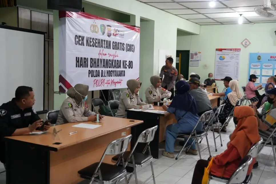 yogyakarta-police-provide-free-medical-checkups-for-hundreds-of-sosromenduran-residents