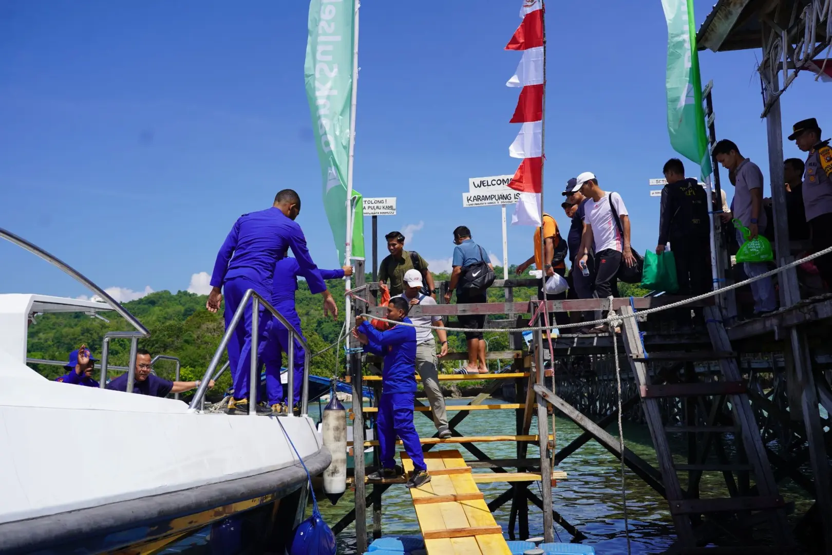 west-sulawesi-police-chief-leads-marine-safety-patrol-at-karampuang-island-resort