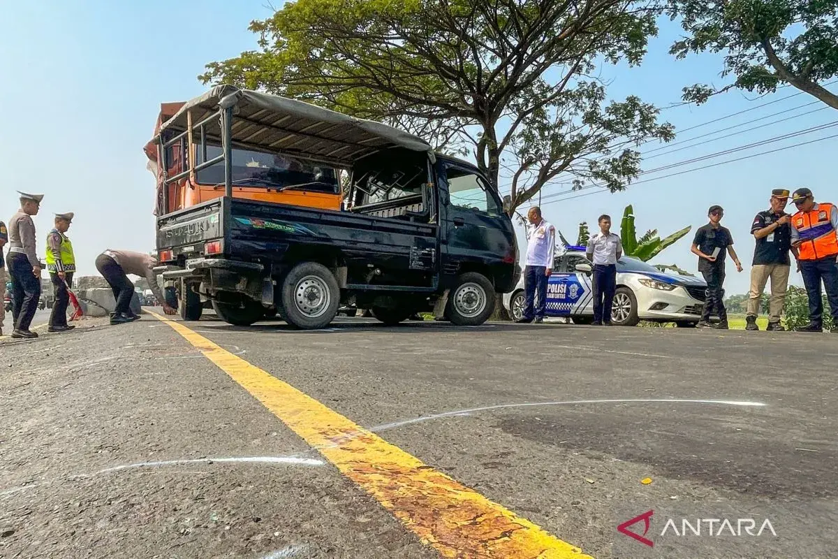 police-to-investigate-the-trucks-collision-in-indramayu-with-12-fatalities