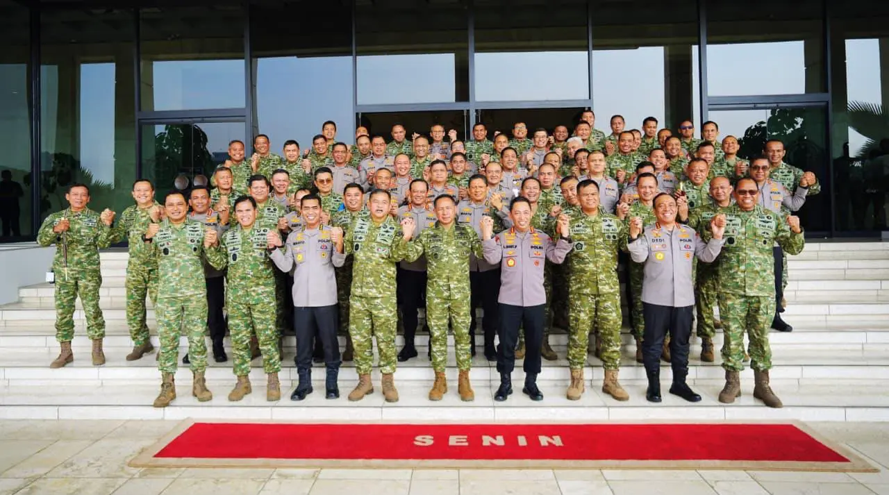 inp-solidifies-relationship-with-tni-in-their-visit-to-cilangkap