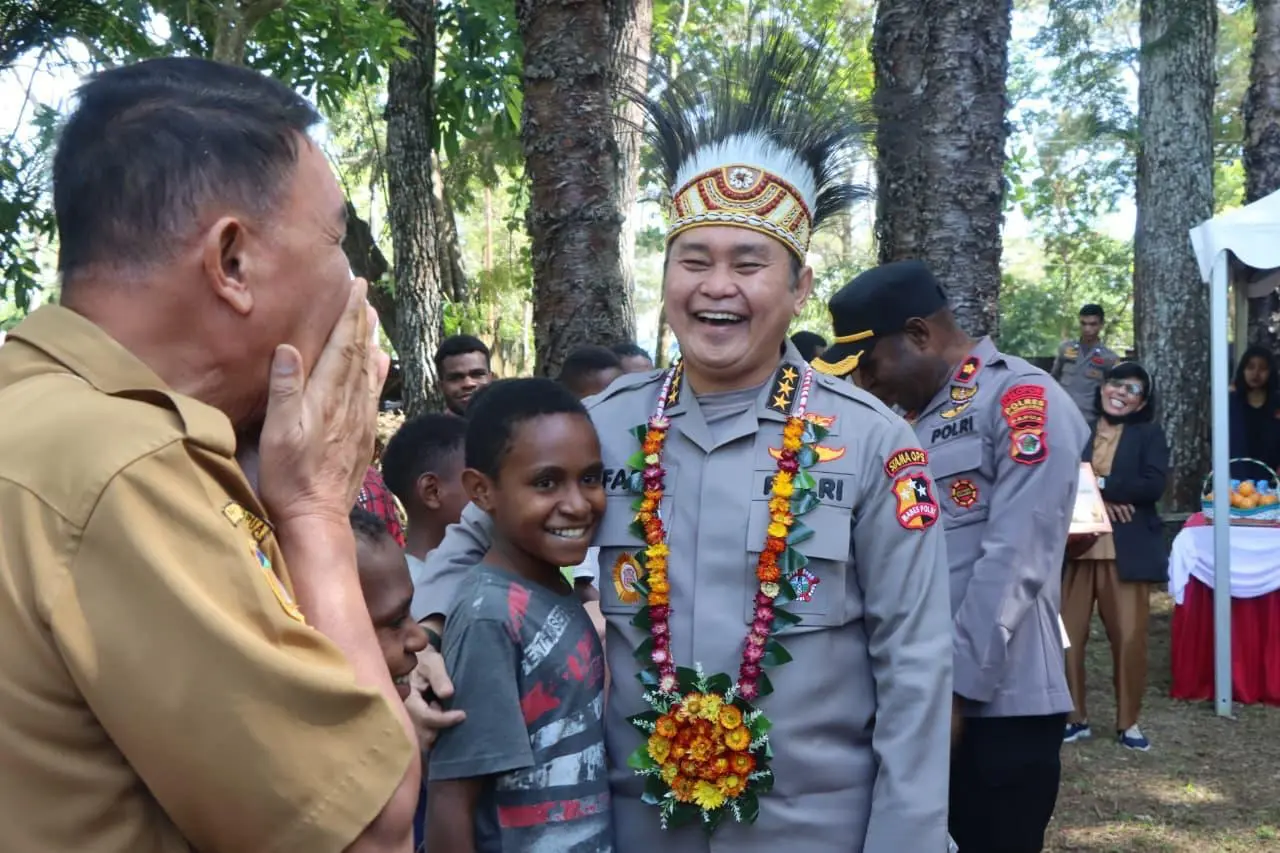 chief-fadil-imran-inspires-papuan-youth-at-wesaput-art-center
