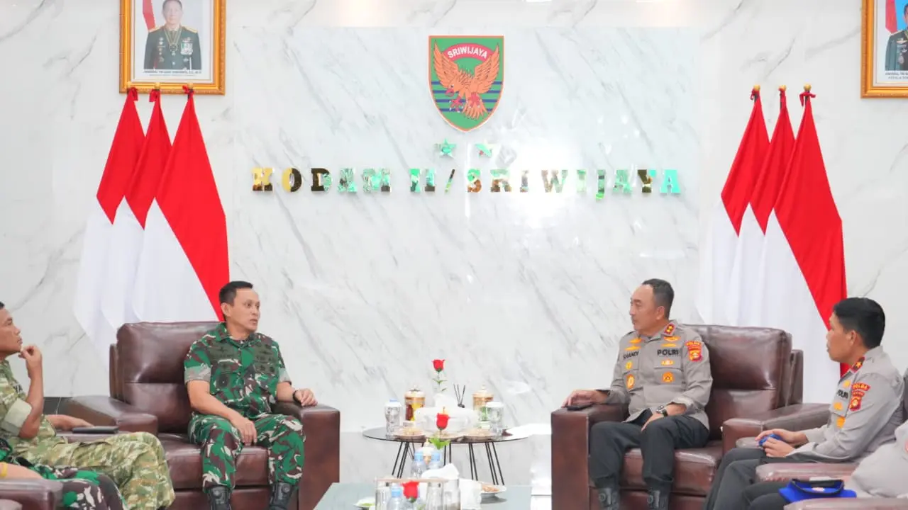 south-sumatra-police-chief-and-military-commander-strengthen-tni-inp-solidarity