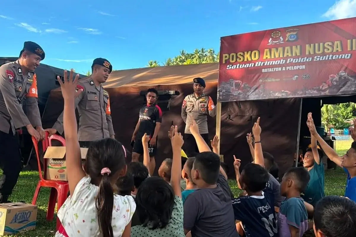 central-sulawesi-police-provide-trauma-healing-for-child-quake-victims