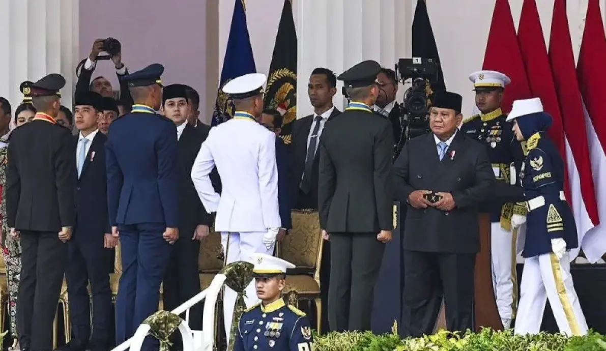president-prabowo-swears-in-1177-young-tni-inp-officers-at-merdeka-palace