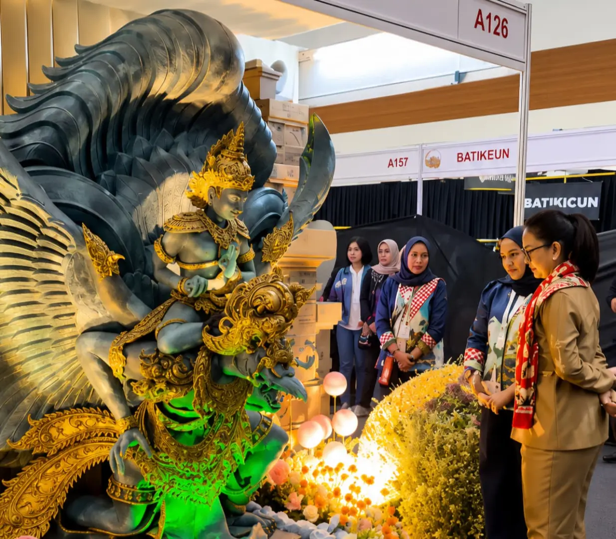 behind-the-uniform-bali-police-officer-crafts-gwk-statue-for-jakarta-expo
