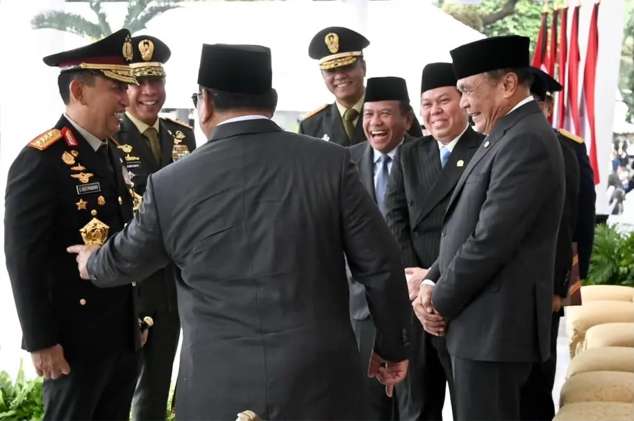warm-sight-seen-between-president-prabowo-tni-commander-and-inp-chief-during-officer-commencement-ceremony