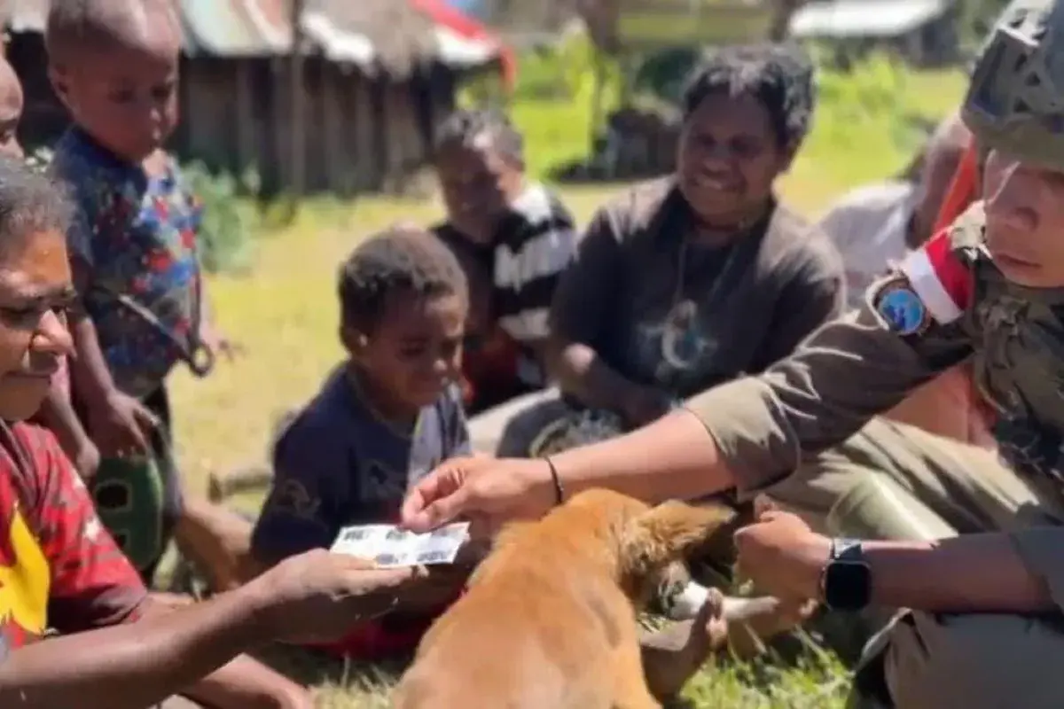 damai-cartenz-ops-held-dialogue-patrol-and-health-services-to-people-in-sinak-district