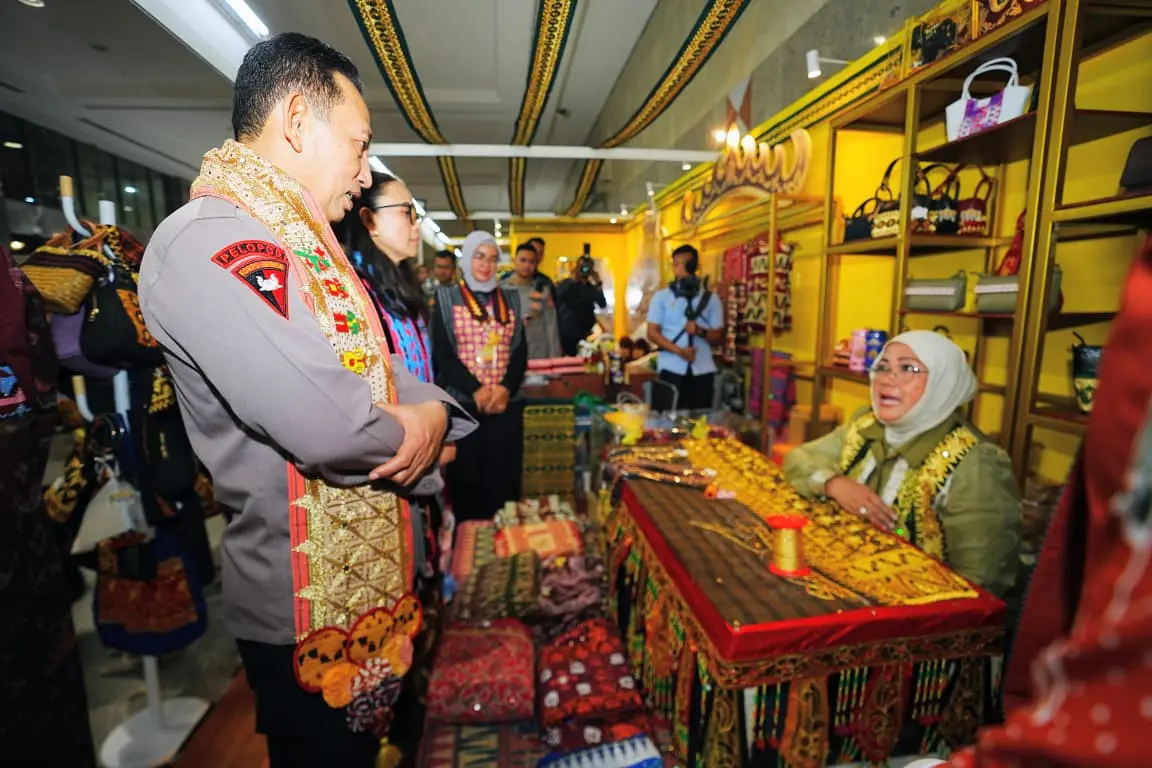 inp-chief-and-bhayangkari-chairwoman-inspect-2026-nusantara-bazaar