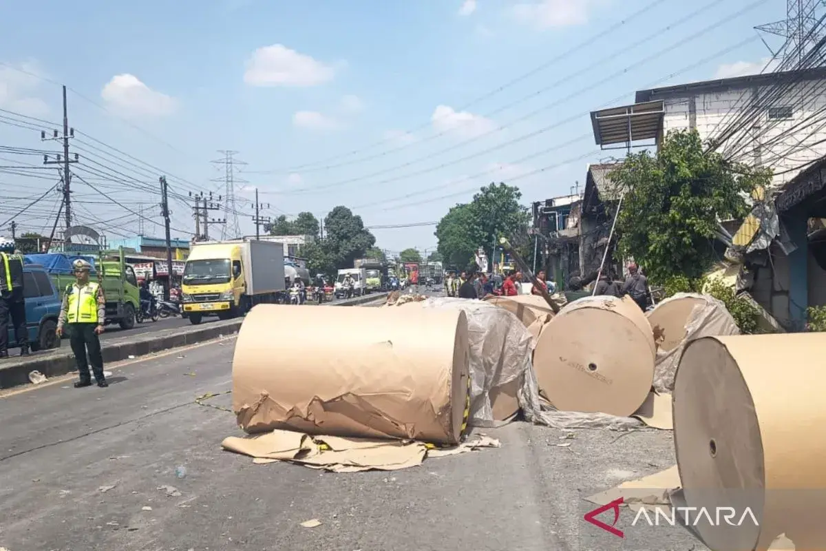 deadly-traffic-accident-occurred-in-pasuruan-four-died