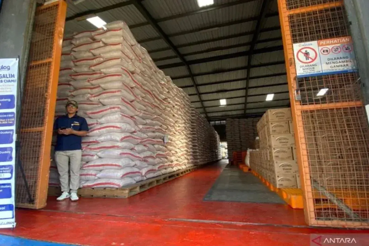 west-java-bulog-assures-safe-food-stock-with-rice-reserve-reached-847000-tons