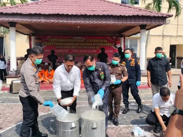 dumai-police-destroy-308-kg-crystal-meth-from-international-syndicate