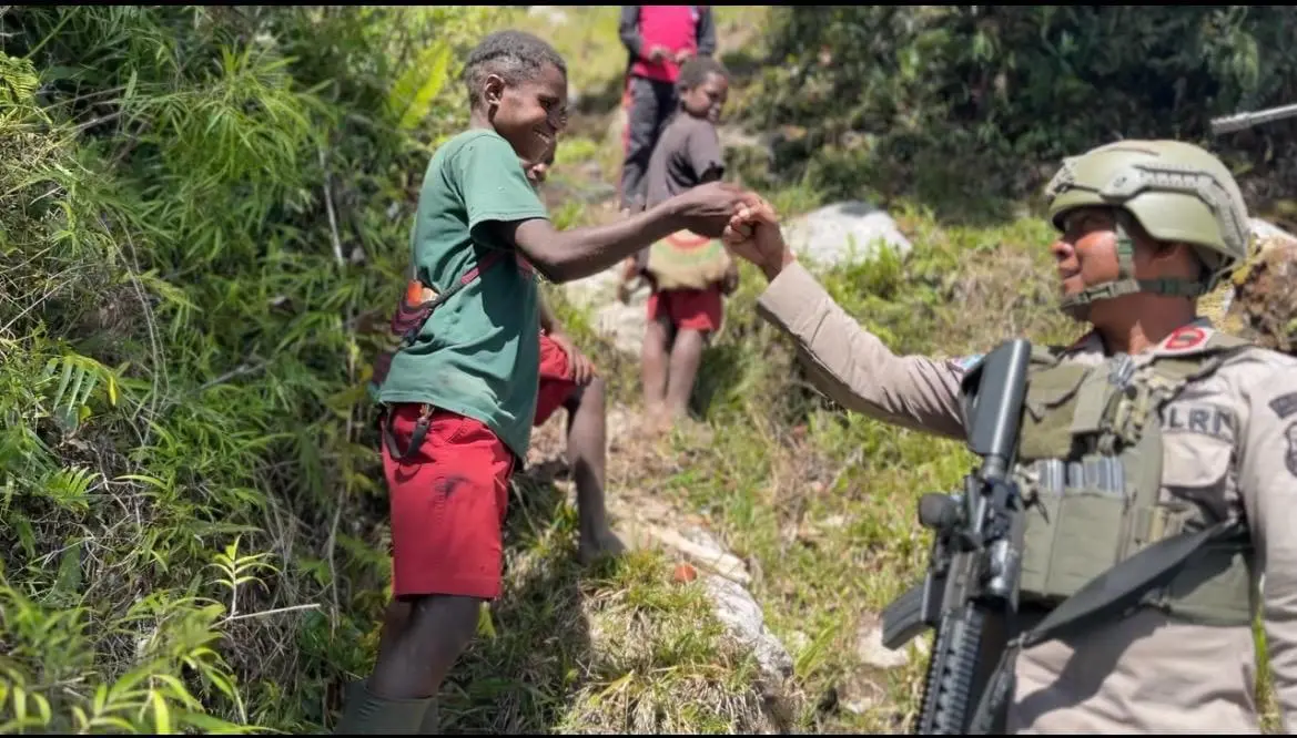 peace-cartenz-task-force-conducts-dialogic-patrols-in-sinak-district