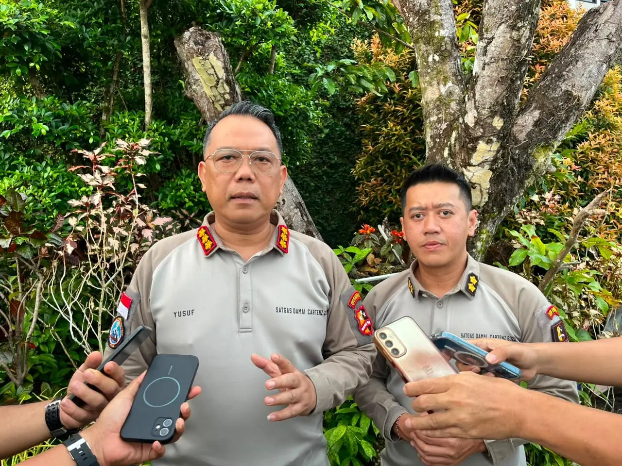 damai-cartenz-task-force-evacuates-road-project-shooting-victims-in-tolikara
